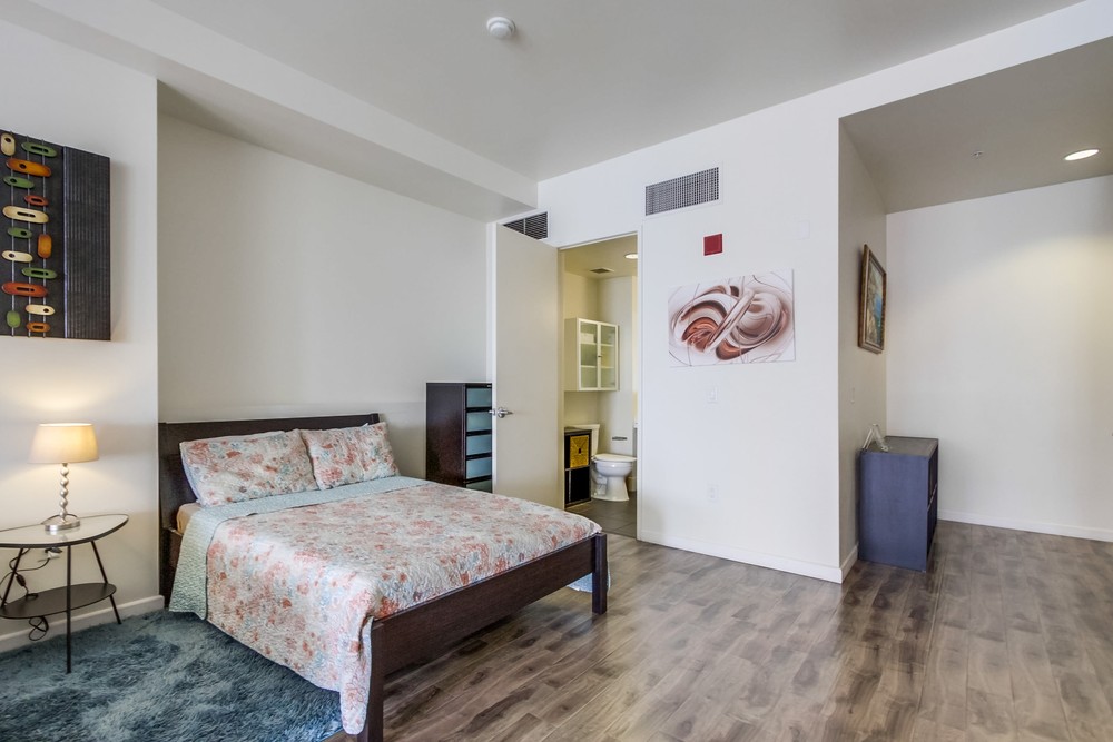 Virtual tour photo 37 of 42 for 350 W Ash St UNIT 1001