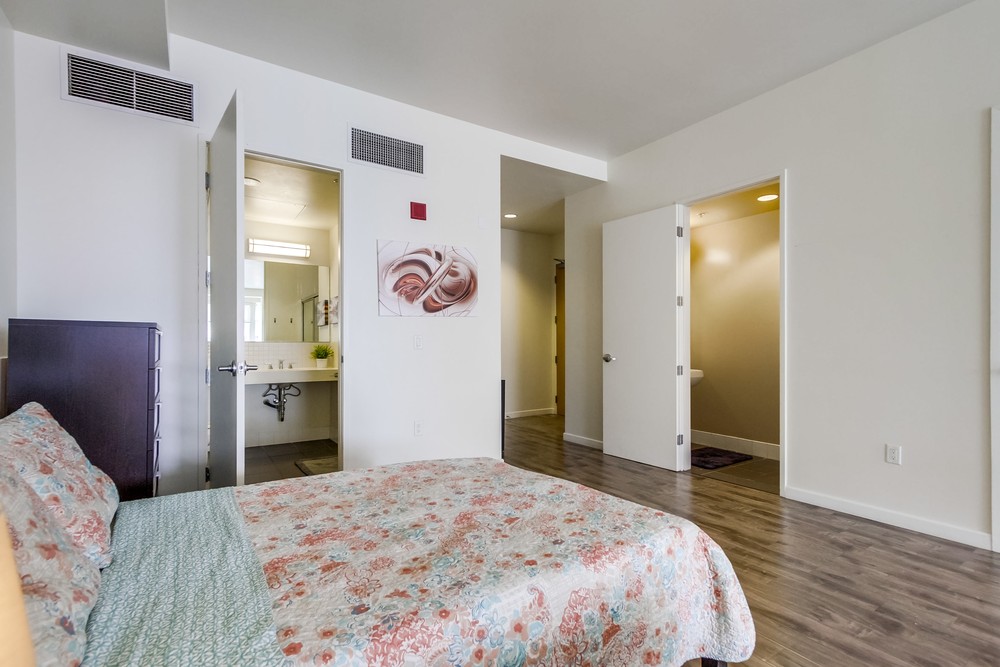 Virtual tour photo 39 of 42 for 350 W Ash St UNIT 1001