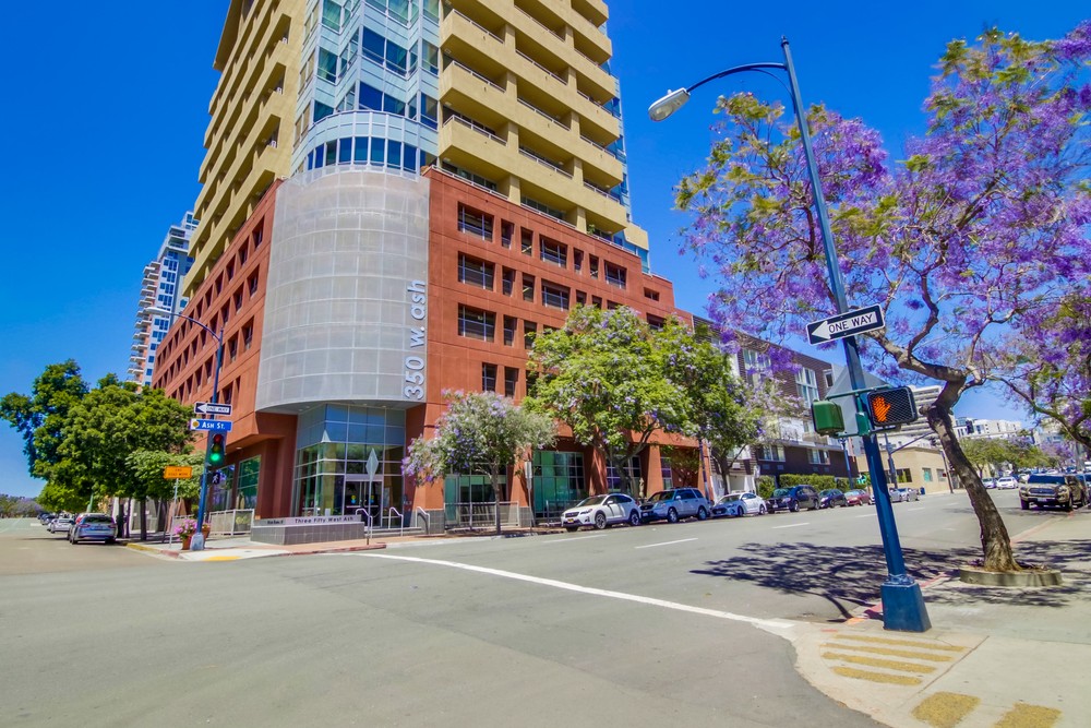 Virtual tour photo 3 of 31 for 350 W. Ash Street #1206