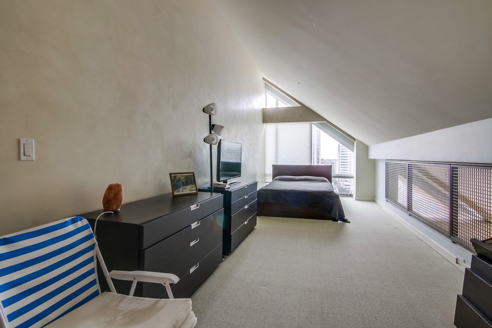 Virtual tour photo 19 of 31 for 350 W. Ash Street #1206