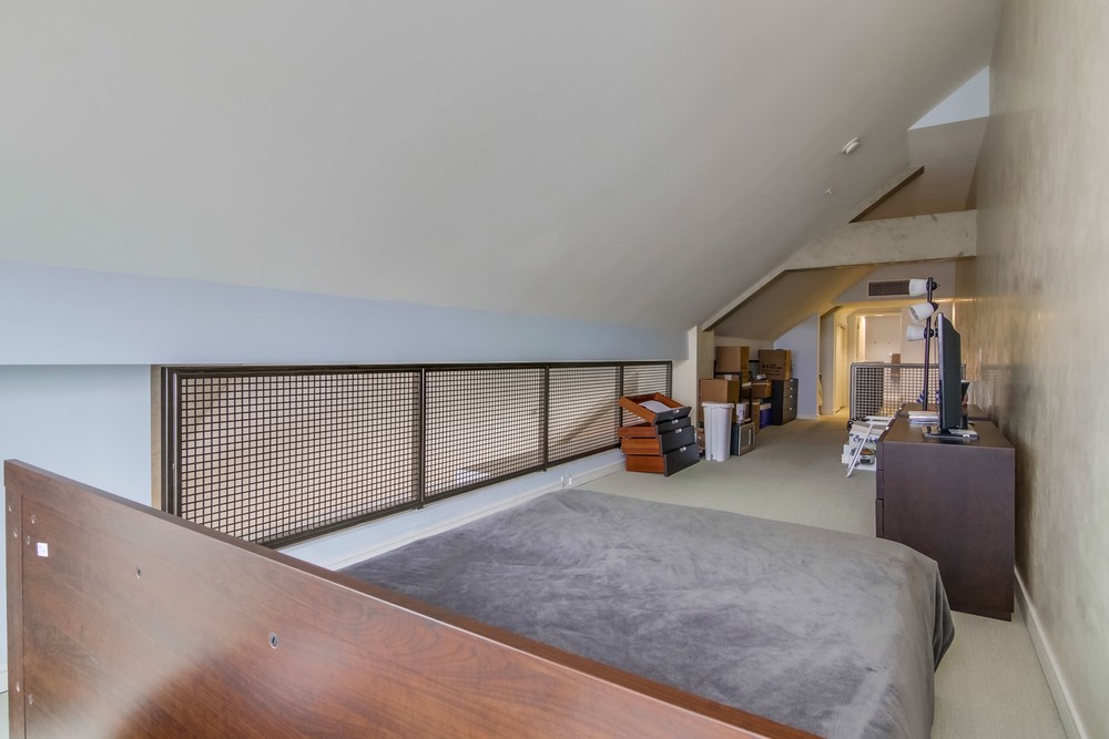 Virtual tour photo 21 of 31 for 350 W. Ash Street #1206