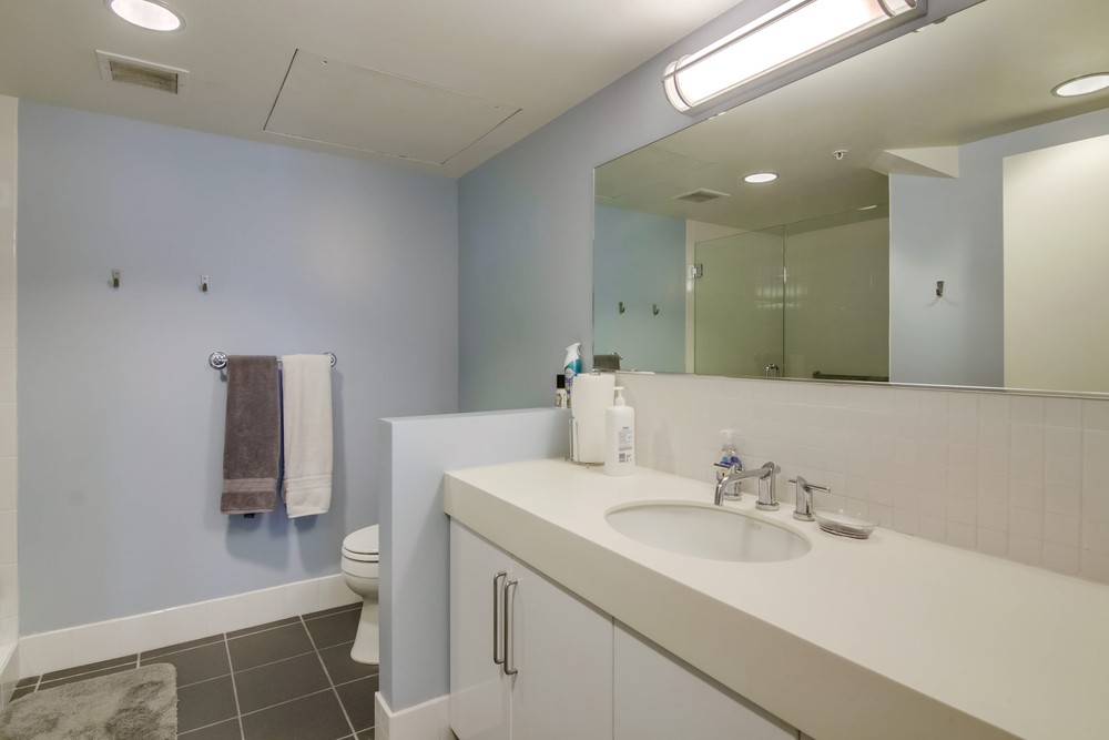 Virtual tour photo 25 of 31 for 350 W. Ash Street #1206
