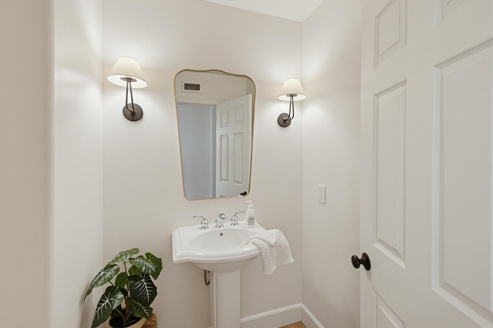 Virtual tour photo 39 of 142 for 3504 Nettle Pl