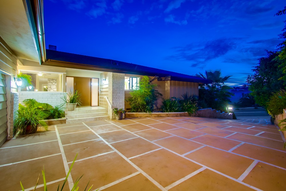 Virtual tour photo 6 of 131 for 3510 Garrison St