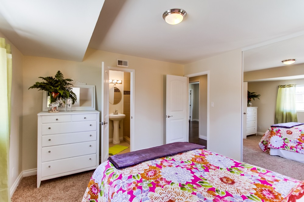 Virtual tour photo 22 of 36 for 3512 Mount Acomita Avenue