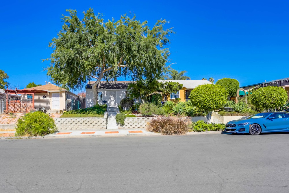 Virtual tour photo 1 of 41 for 3518 37th St #20