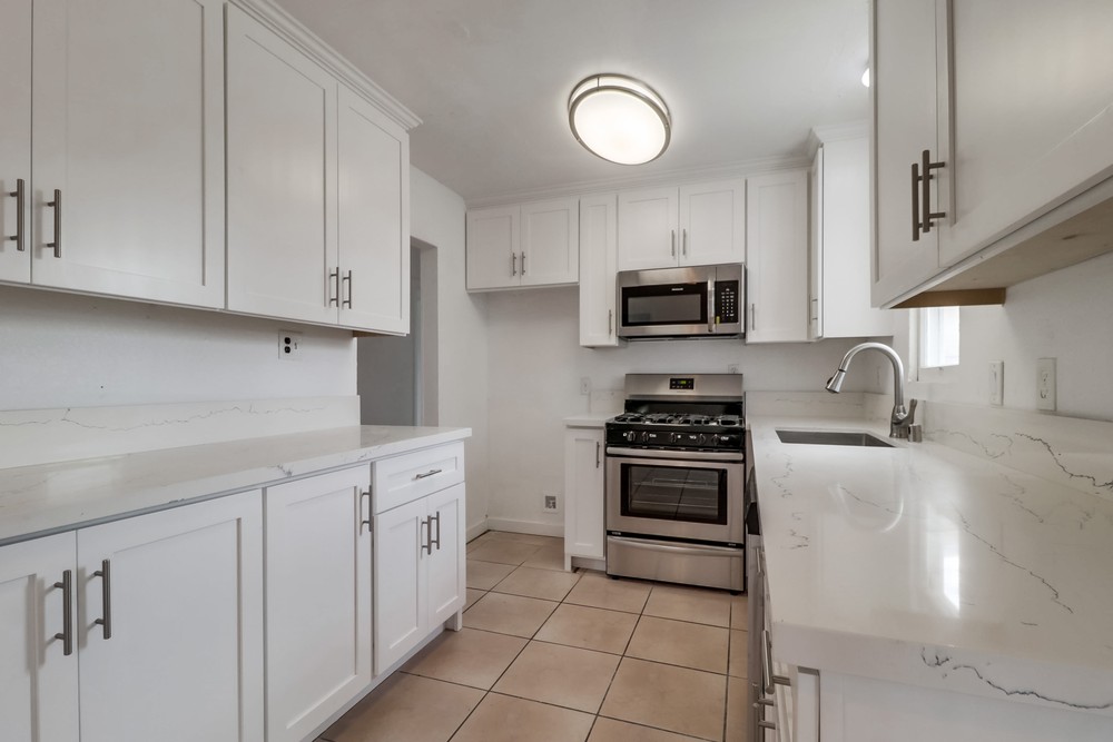 Virtual tour photo 19 of 39 for 352 Sawtelle Ave