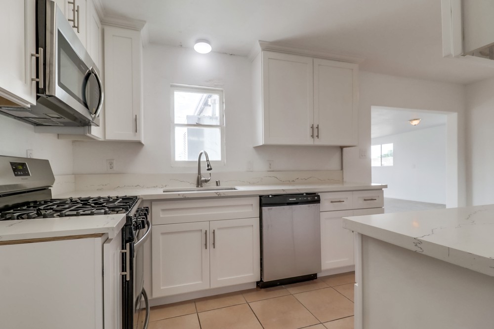 Virtual tour photo 20 of 39 for 352 Sawtelle Ave