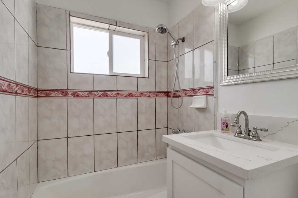 Virtual tour photo 30 of 39 for 352 Sawtelle Ave