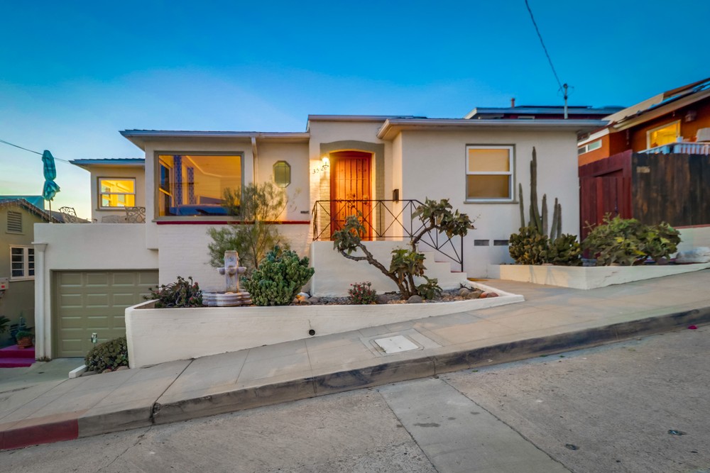 Virtual tour photo 3 of 104 for 3526 Crowell St