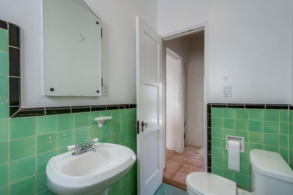 Virtual tour photo 17 of 43 for 3531 1st Ave