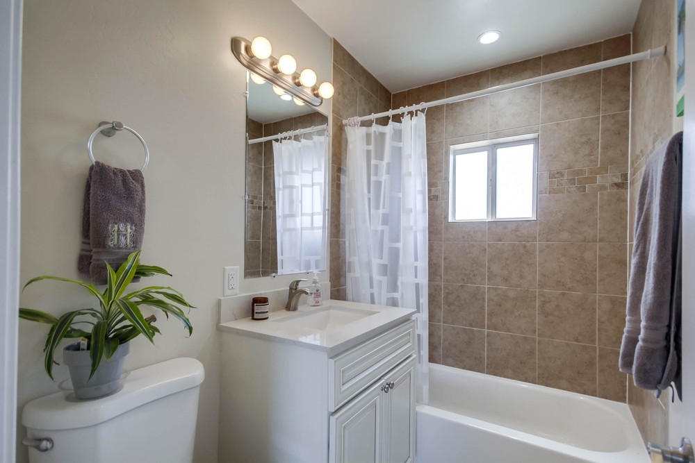Virtual tour photo 32 of 42 for 3532 College Ave