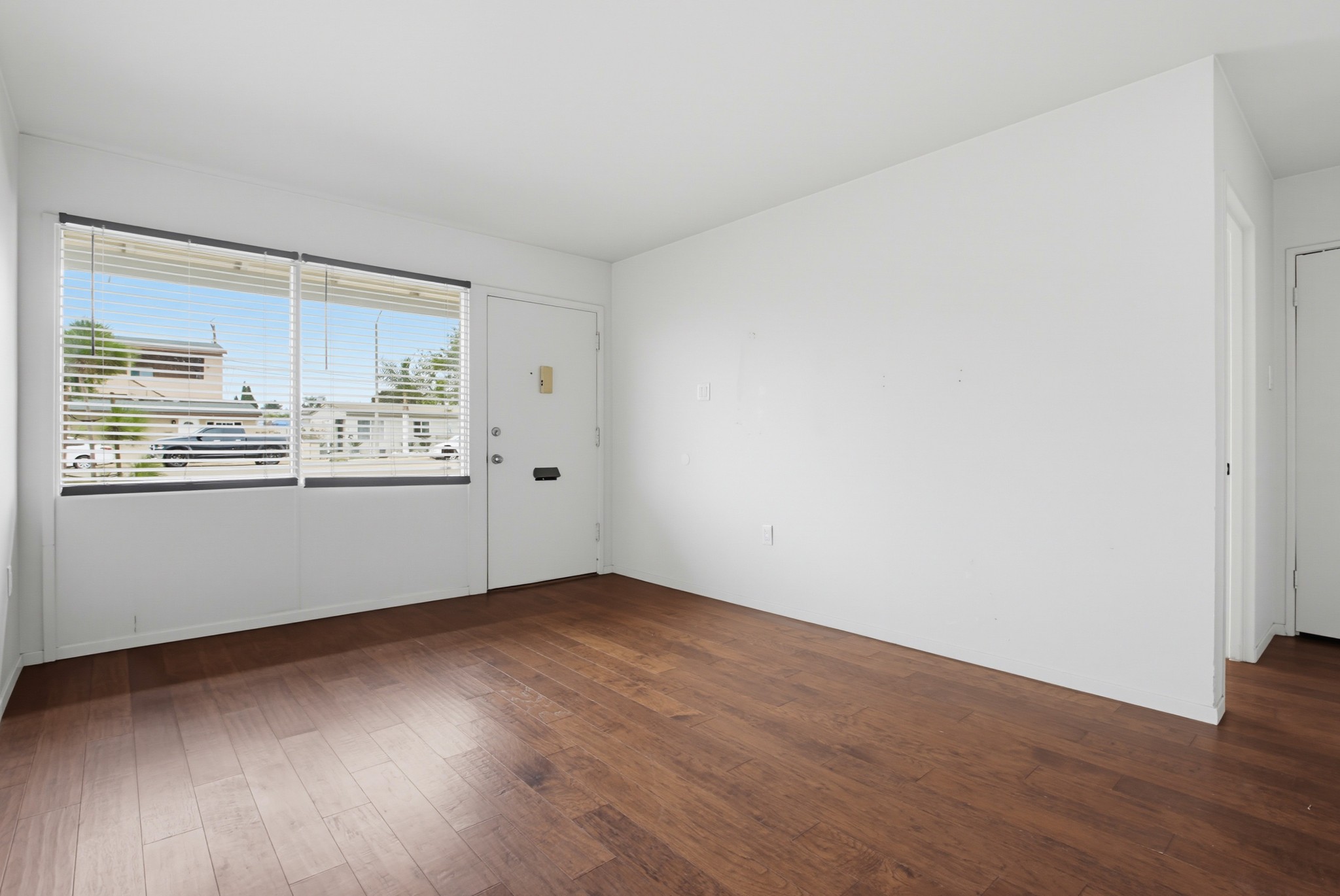 Virtual tour photo 10 of 33 for 3533 Clairemont Mesa Blvd