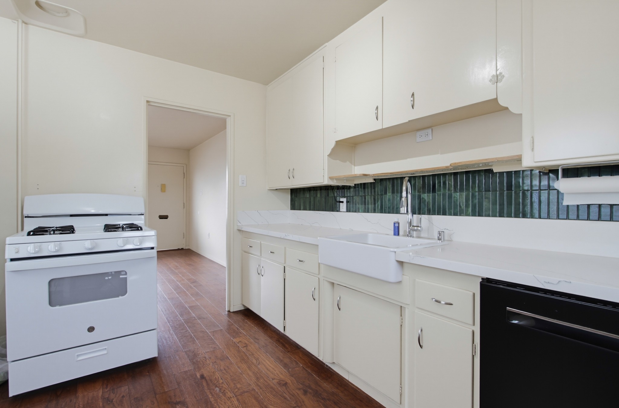 Virtual tour photo 14 of 33 for 3533 Clairemont Mesa Blvd