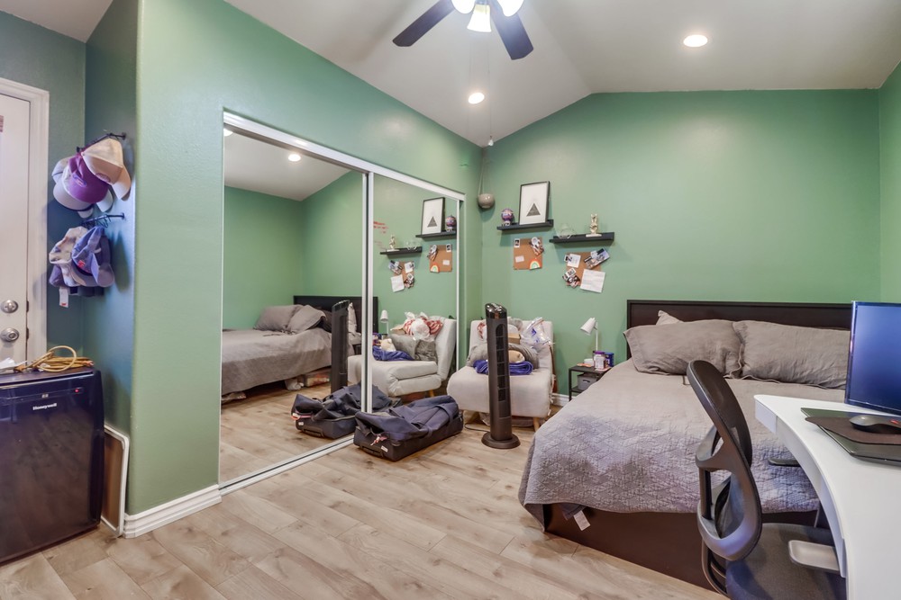 Virtual tour photo 18 of 31 for 3535 47th St