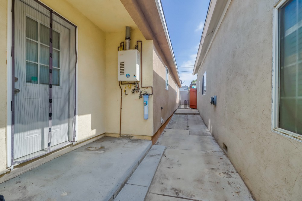 Virtual tour photo 26 of 31 for 3535 47th St