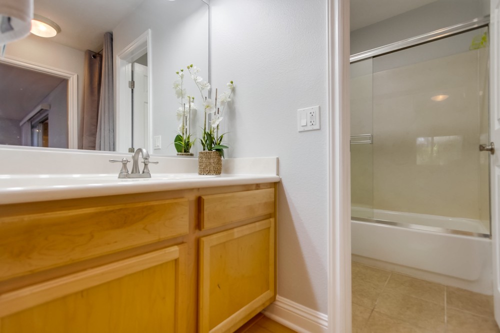 Virtual tour photo 32 of 53 for 3535 Madison Ave #109