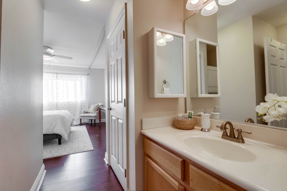 Virtual tour photo 32 of 42 for 3535 Madison Ave UNIT 113