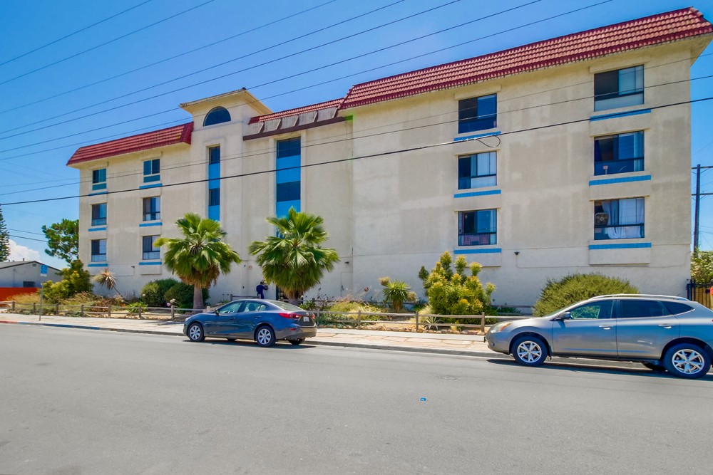 Virtual tour photo 1 of 24 for 3535 Monroe Ave #28