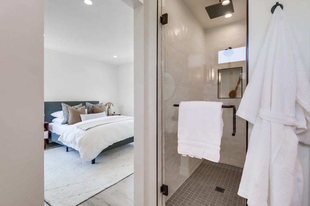 Virtual tour photo 40 of 67 for 3535 Wilshire Terrace