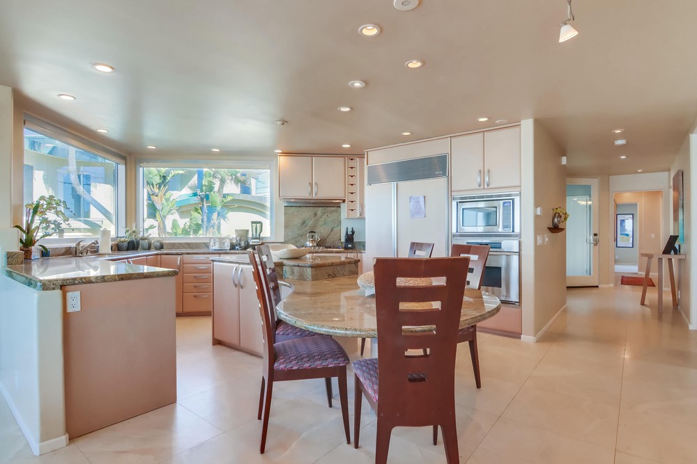 Virtual tour photo 19 of 57 for 3543 Ocean Front Walk