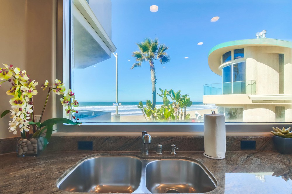 Virtual tour photo 25 of 57 for 3543 Ocean Front Walk
