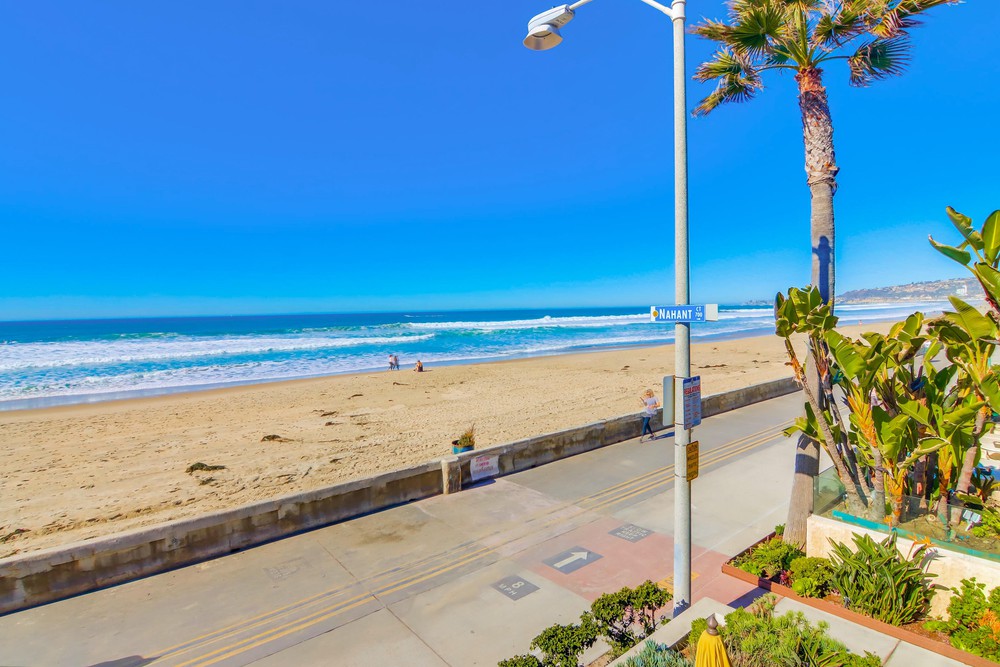 Virtual tour photo 27 of 57 for 3543 Ocean Front Walk