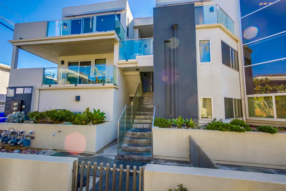 Virtual tour photo 3 of 61 for 3545 Ocean Front Walk