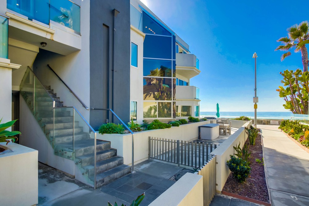 Virtual tour photo 5 of 61 for 3545 Ocean Front Walk
