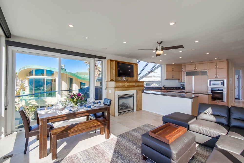 Virtual tour photo 16 of 61 for 3545 Ocean Front Walk