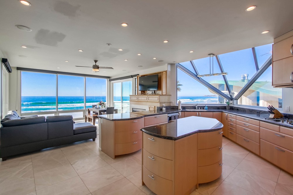 Virtual tour photo 18 of 61 for 3545 Ocean Front Walk