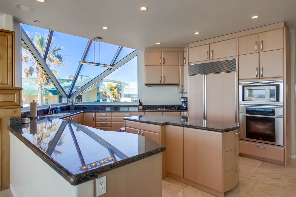 Virtual tour photo 20 of 61 for 3545 Ocean Front Walk