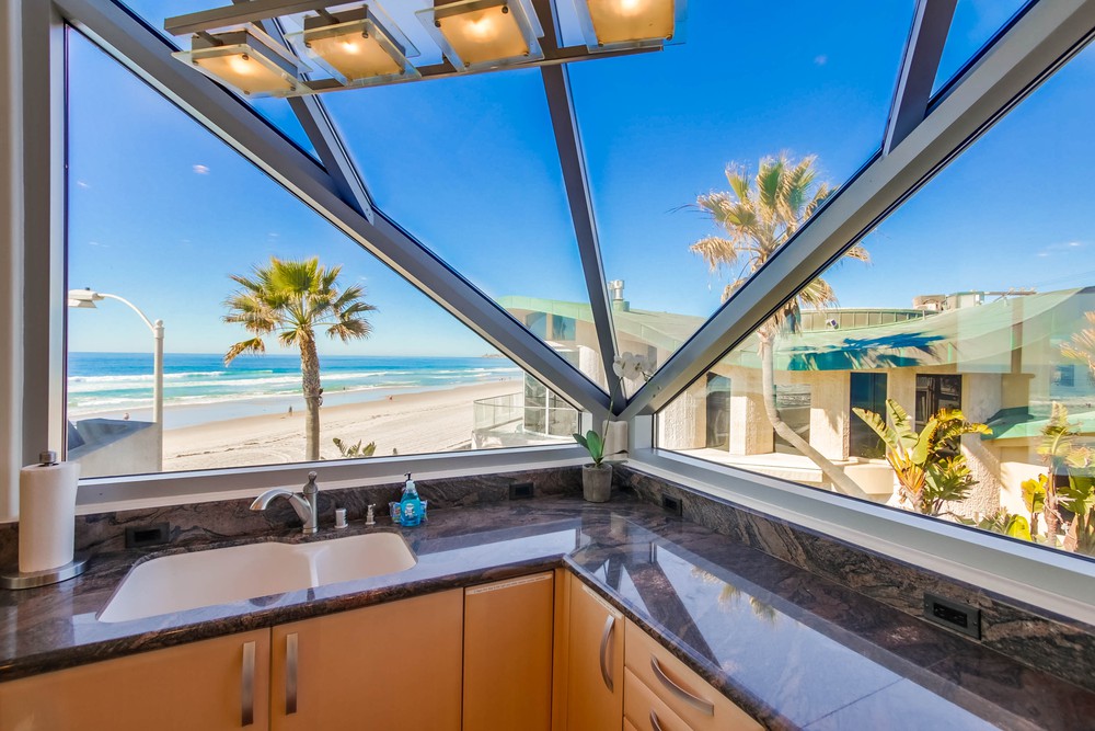 Virtual tour photo 21 of 61 for 3545 Ocean Front Walk