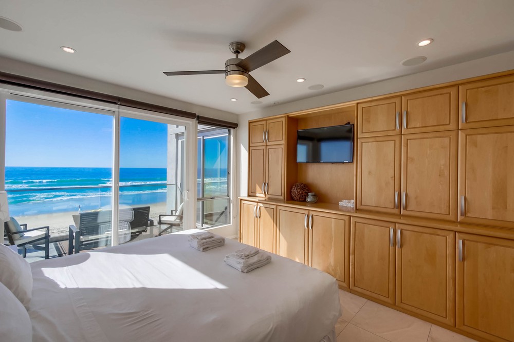 Virtual tour photo 24 of 61 for 3545 Ocean Front Walk