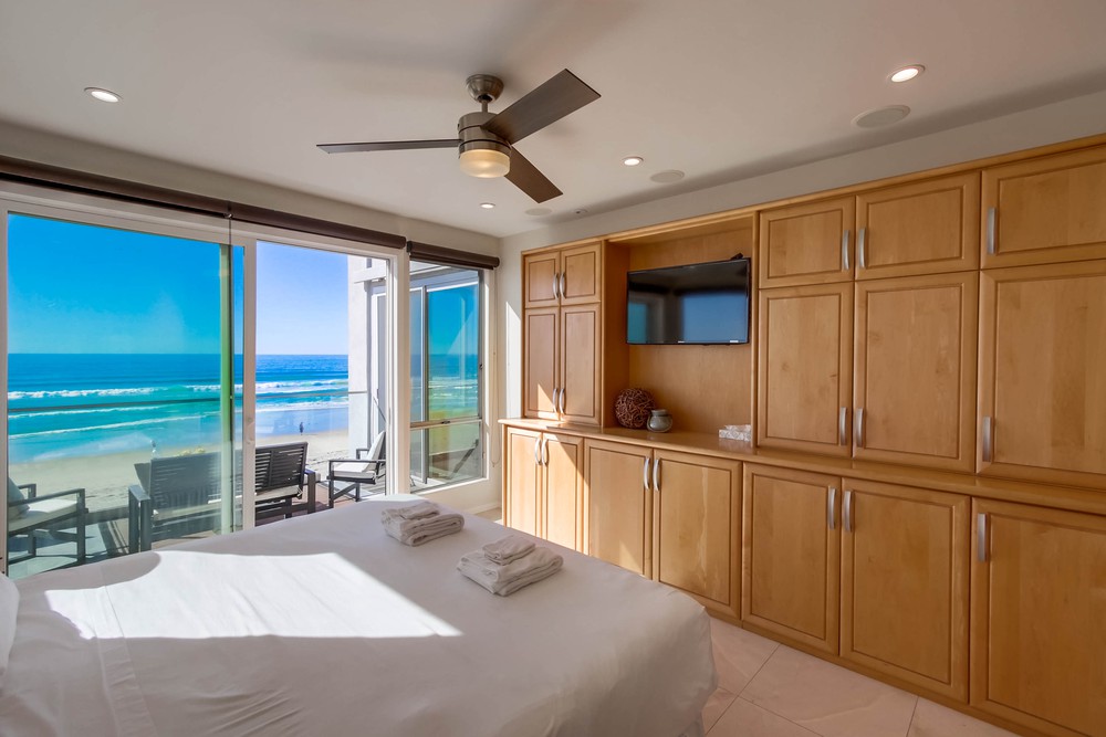 Virtual tour photo 25 of 61 for 3545 Ocean Front Walk