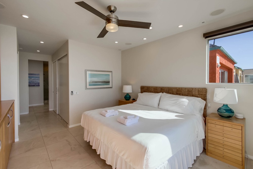 Virtual tour photo 26 of 61 for 3545 Ocean Front Walk