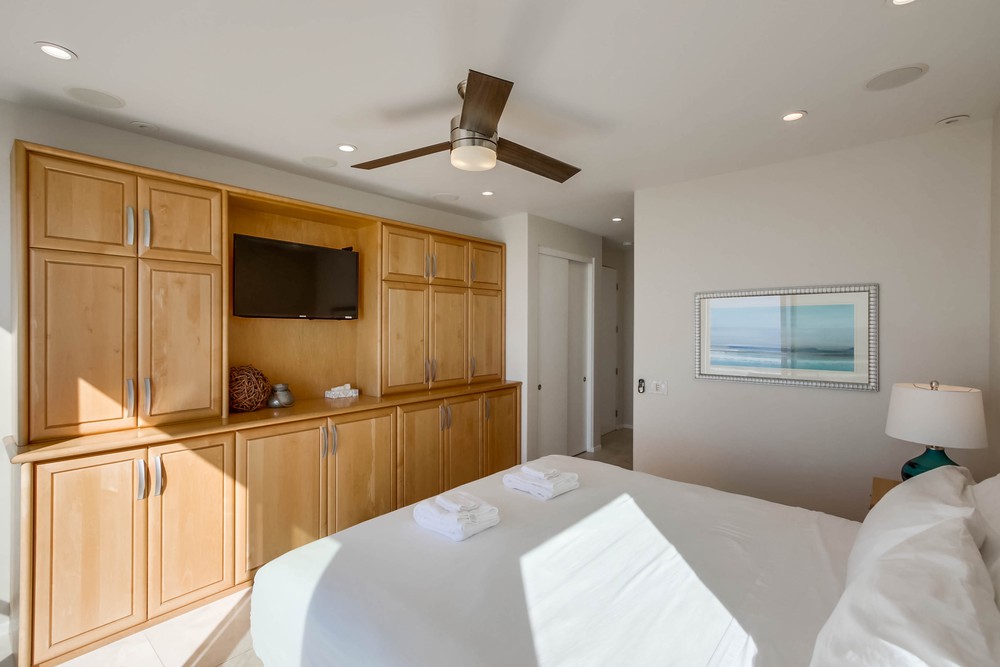 Virtual tour photo 27 of 61 for 3545 Ocean Front Walk
