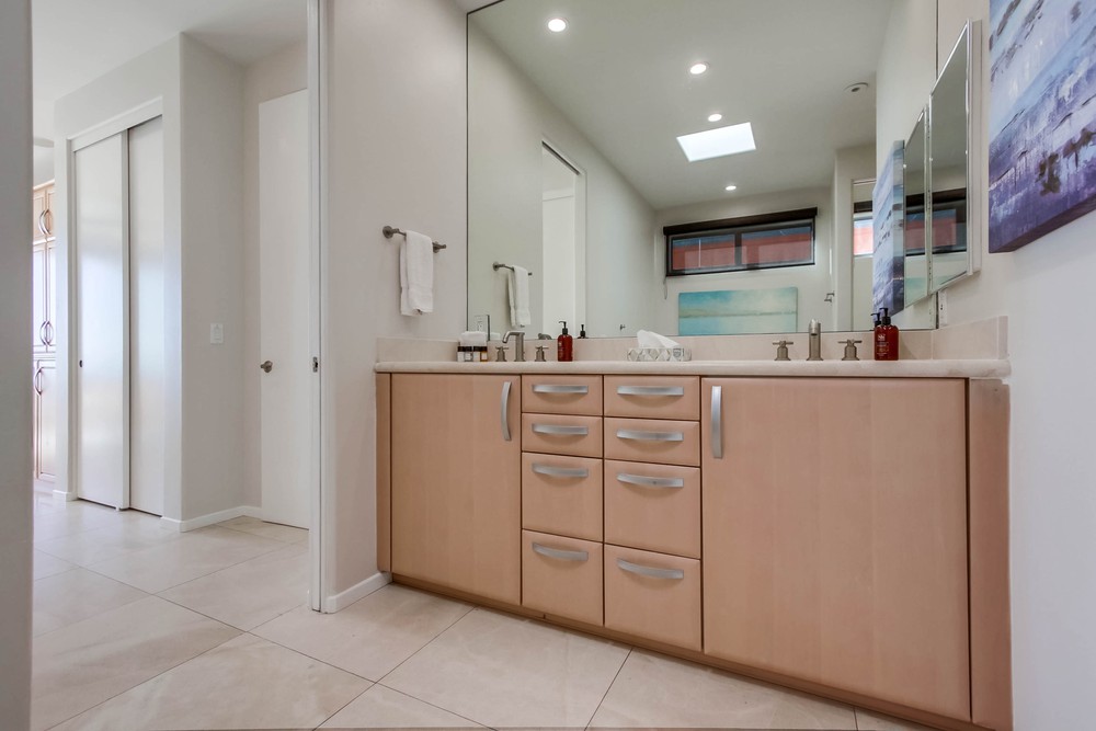 Virtual tour photo 31 of 61 for 3545 Ocean Front Walk
