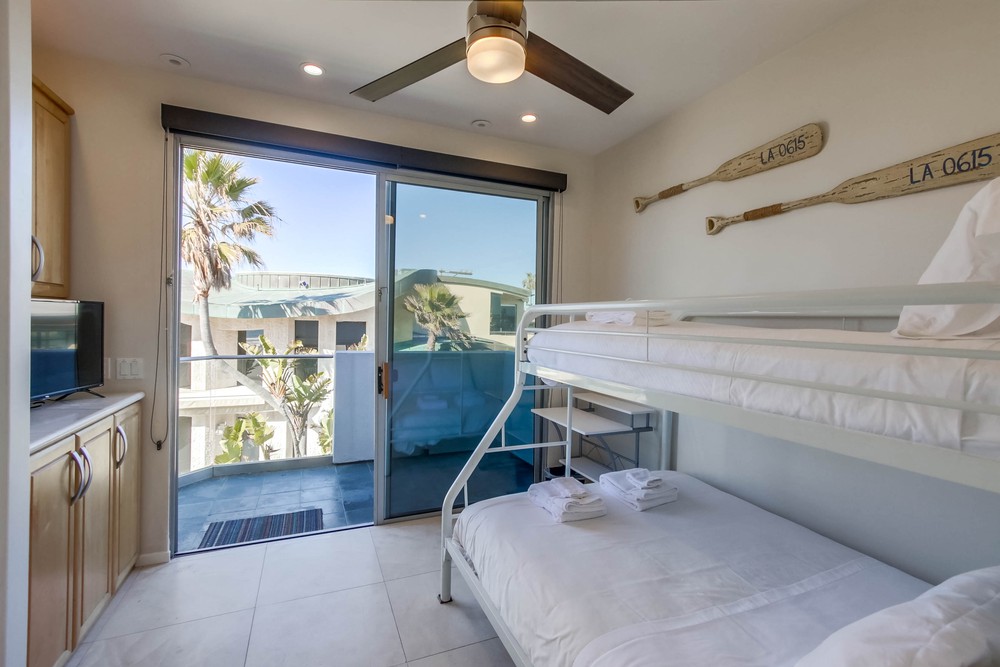 Virtual tour photo 32 of 61 for 3545 Ocean Front Walk