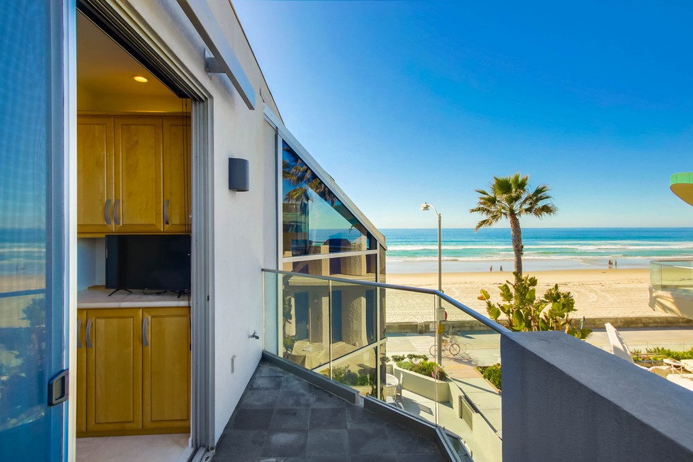 Virtual tour photo 34 of 61 for 3545 Ocean Front Walk