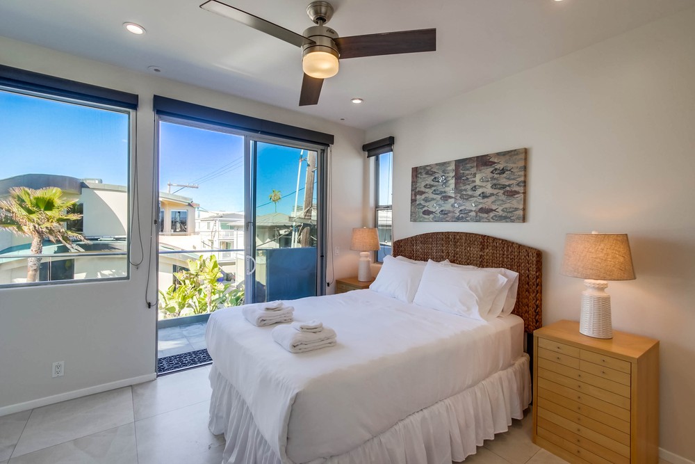 Virtual tour photo 36 of 61 for 3545 Ocean Front Walk