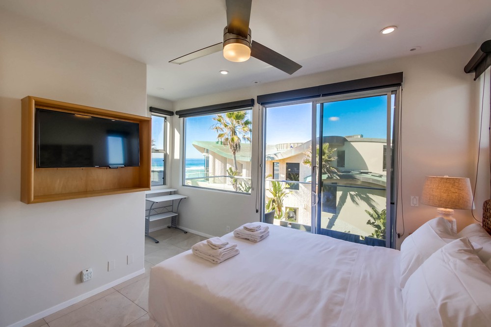 Virtual tour photo 37 of 61 for 3545 Ocean Front Walk