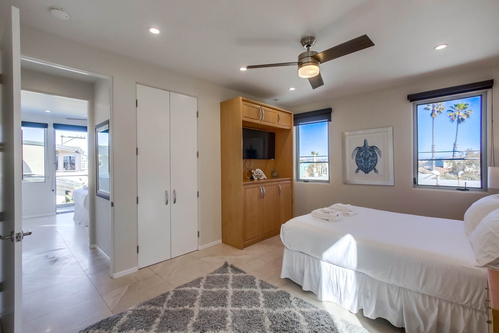 Virtual tour photo 47 of 61 for 3545 Ocean Front Walk