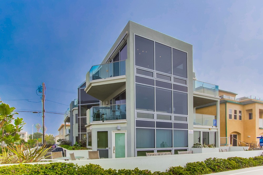 Virtual tour photo 4 of 44 for 3545 Ocean Front Walk