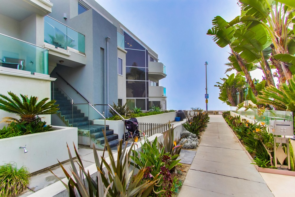 Virtual tour photo 6 of 44 for 3545 Ocean Front Walk