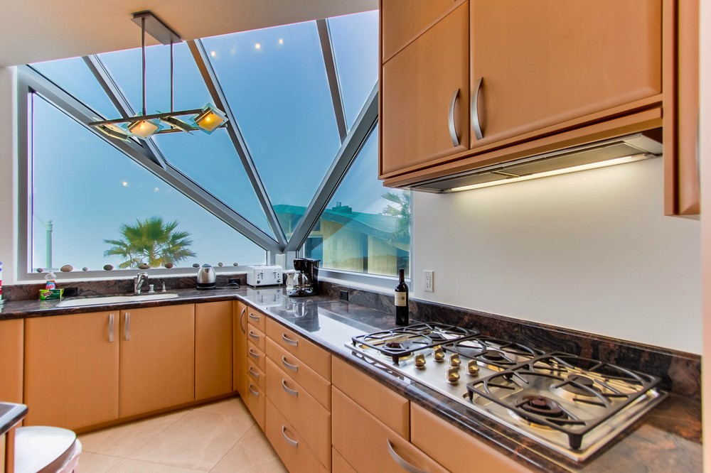 Virtual tour photo 16 of 44 for 3545 Ocean Front Walk