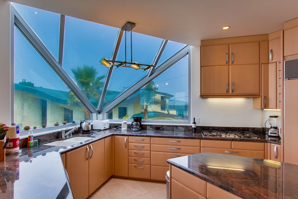 Virtual tour photo 17 of 44 for 3545 Ocean Front Walk