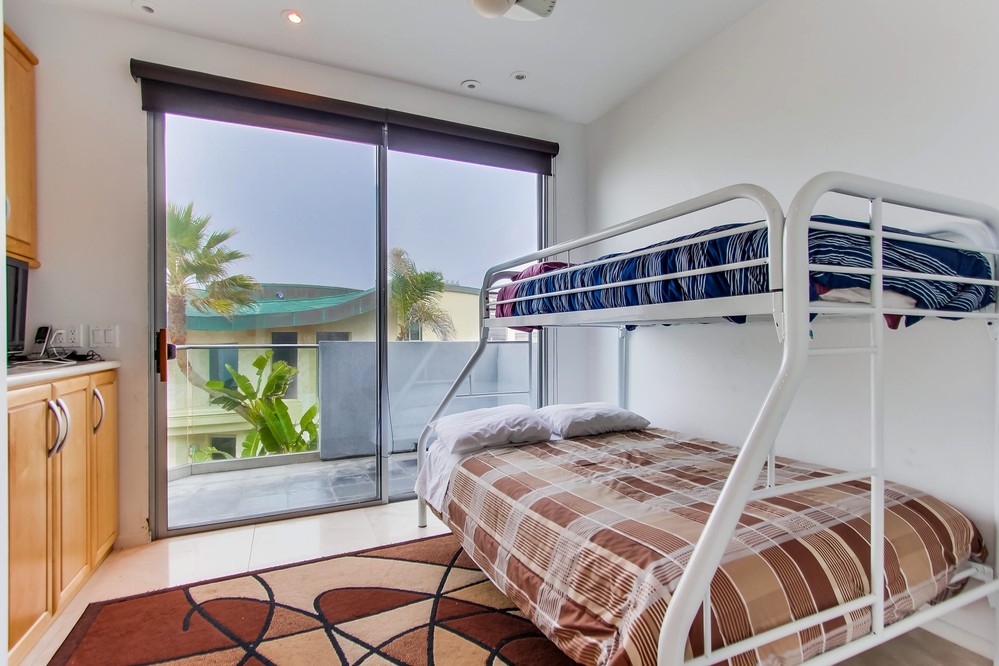 Virtual tour photo 38 of 44 for 3545 Ocean Front Walk