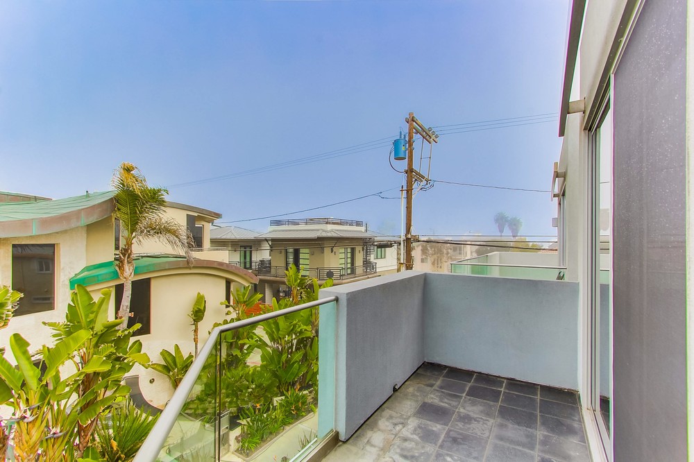 Virtual tour photo 43 of 44 for 3545 Ocean Front Walk
