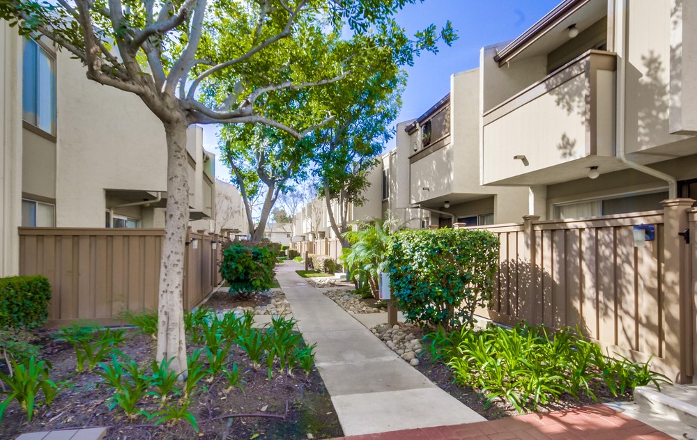 Virtual tour photo 4 of 34 for 3549 Castle Glen Dr UNIT 212